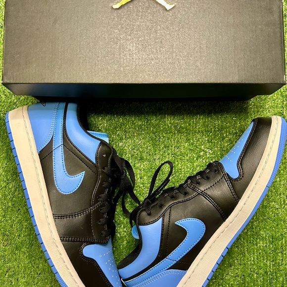 NEW Jordan 1 Low “UNC” Men’s 10.5 - Picture 6 of 8